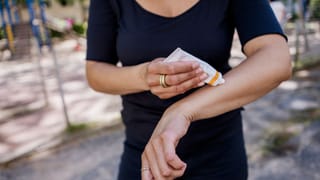 Skin Healthcare: മുഖത്ത് വെറുതെ കൈവെക്കാറുണ്ടോ? ചർമ്മത്തിന് പണി കിട്ടും; മാറ്റണം ഈ ശീലങ്ങൾ