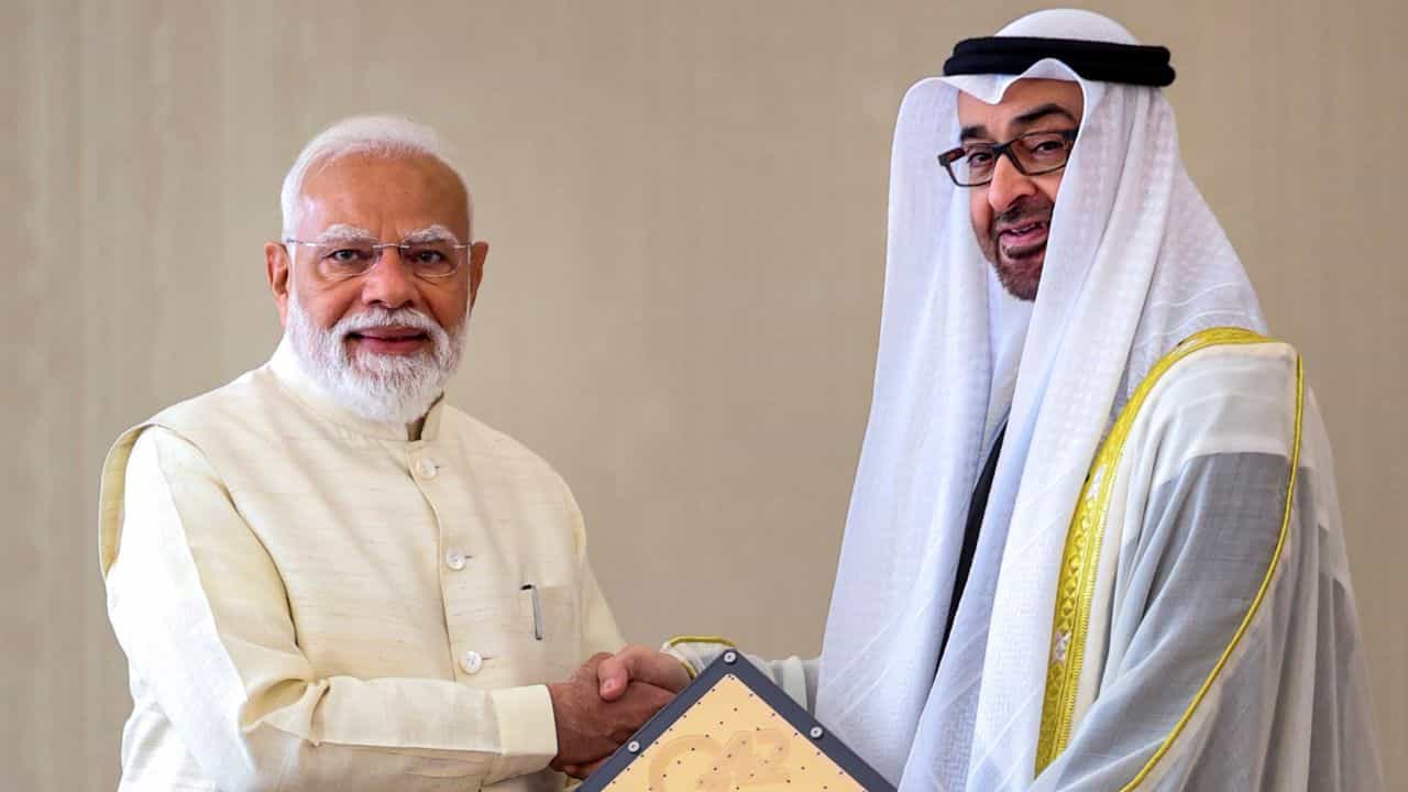PM Narendra Modi UAE Visit : എണ്ണ ശേഖരം മുതൽ LPG വിതരണം വരെ; പ്രധാനമന്ത്രിയുടെ രണ്ടര മണിക്കൂർ യുഎഇ സന്ദർശനം, രാജ്യത്തിന് ലഭിക്കുന്ന വമ്പൻ വരുമാനം