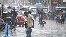 വോട്ടെണ്ണൽ മഴയിൽ കുതിരുവോ? നാളെ ഈ ജില്ലകളിൽ മുന്നറിയിപ്പ്