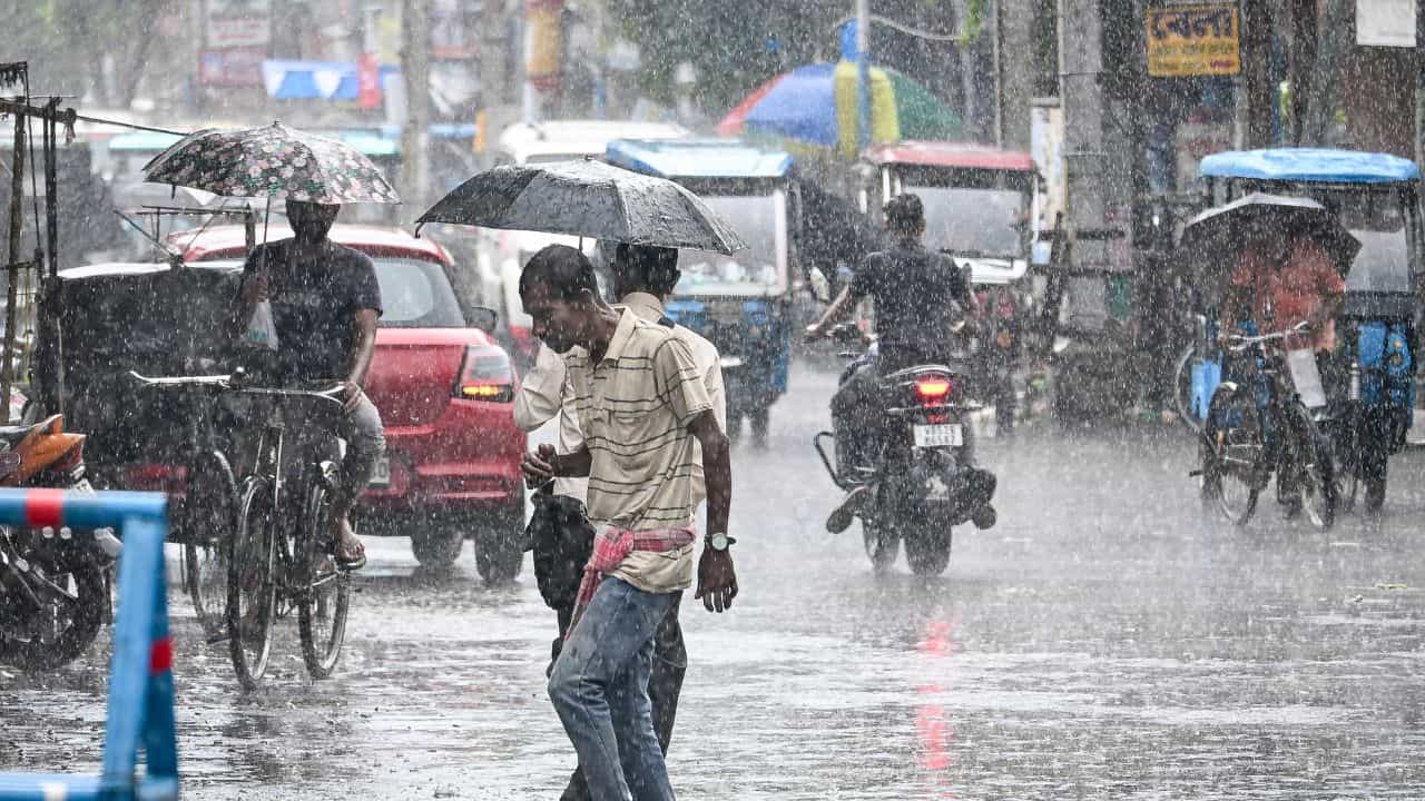 Kerala Weather Update: വോട്ടെണ്ണൽ മഴയിൽ കുതിരുവോ? നാളെ ഈ ജില്ലകളിൽ മുന്നറിയിപ്പ്; കാലാവസ്ഥ പ്രവചനം