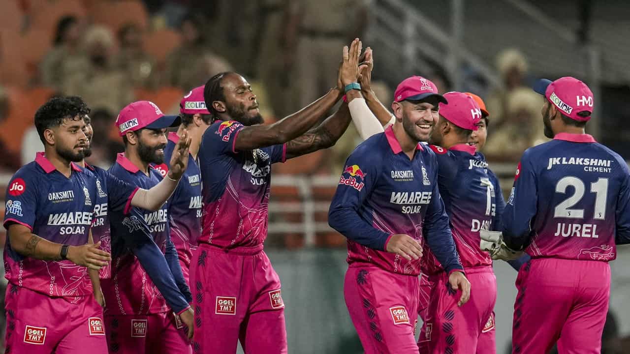 RR vs SRH: എലിമിനേറ്ററില് തീപാറും പോരാട്ടം; രാജസ്ഥാന് കൂറ്റന് സ്കോര് RR vs SRH: എലിമിനേറ്ററില് തീപാറും പോരാട്ടം; രാജസ്ഥാന് കൂറ്റന് സ്കോര്