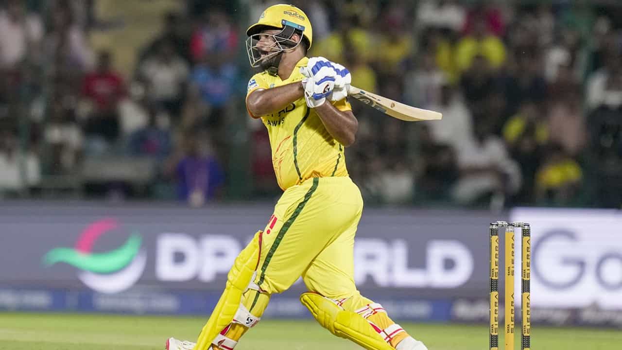 IPL 2026: സഞ്ജുവിന് ഫിറ്റ്‌നസില്ല; കോലിയെ മാതൃകയാക്കൂ; മലയാളിതാരത്തിന് ഉപദേശം