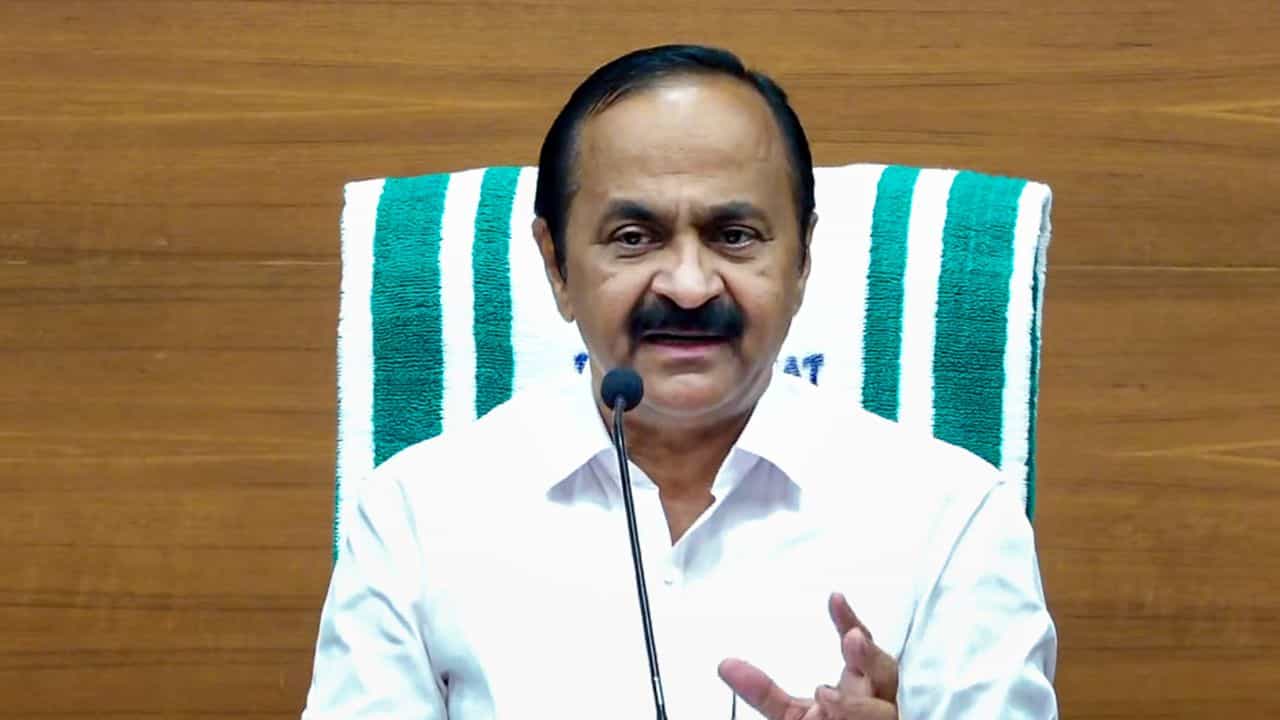 SliverLine Project: സില്വര് ലൈന് ഉണ്ടാകില്ല, പദ്ധതി റദ്ദാക്കി; മഞ്ഞക്കുറ്റികള് നീക്കാന് നിര്ദേശം SliverLine Project: സില്വര് ലൈന് ഉണ്ടാകില്ല, പദ്ധതി റദ്ദാക്കി; മഞ്ഞക്കുറ്റികള് നീക്കാന് നിര്ദേശം