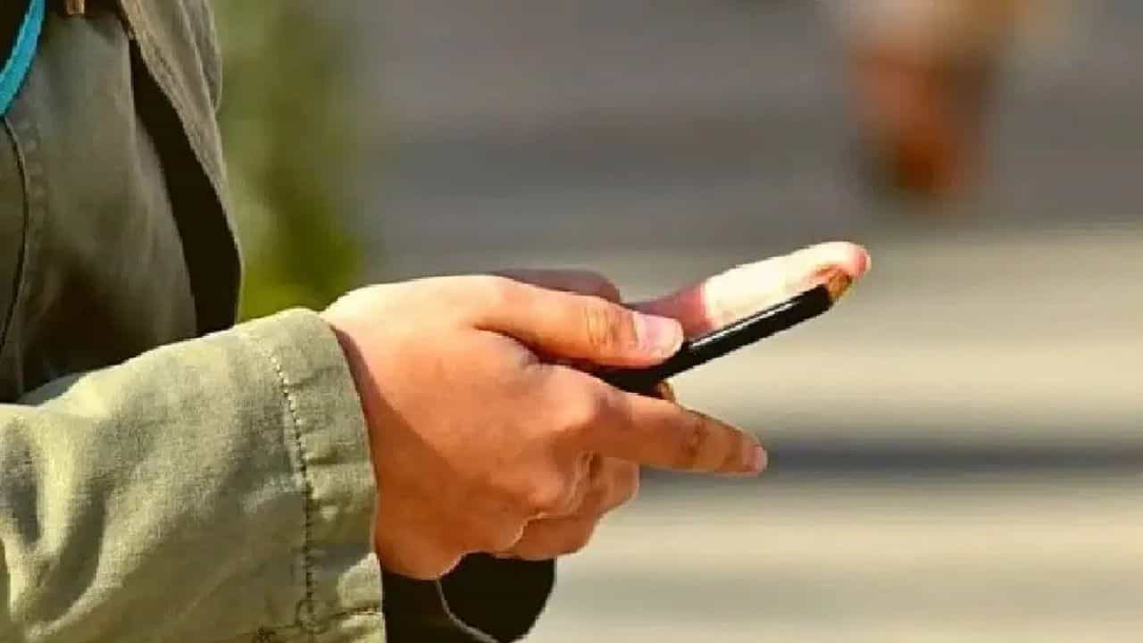 Smartphone Overheating: ഫോൺ ഡിസ്പ്ലേയിലെ ബ്രൈറ്റ്നസ് പോലും ചൂട് കൂട്ടും?