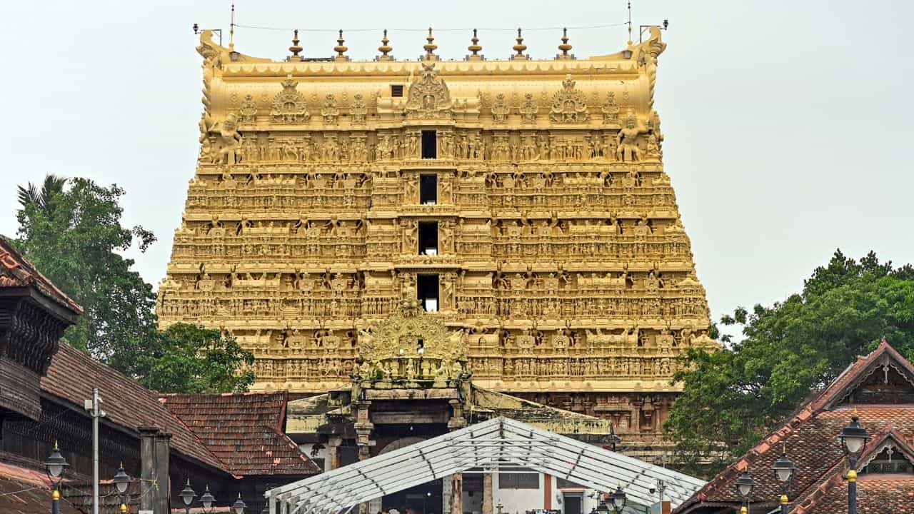 Sree Padmanabhaswamy Temple: പത്മനാഭസ്വാമി ക്ഷേത്രത്തിലെ സുരക്ഷാ വീഴ്ച; അടിയന്തര യോഗം ഇന്ന് Sree Padmanabhaswamy Temple: പത്മനാഭസ്വാമി ക്ഷേത്രത്തിലെ സുരക്ഷാ വീഴ്ച; അടിയന്തര യോഗം ഇന്ന്