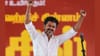 മുന്നേറുന്ന വിജയിയെ പൂച്ചെണ്ടുമായി സന്ദർശിച്ച് ജോത്സ്യൻ...