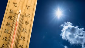 മഴയുടെ തണുപ്പില്‍ കേരളം; പൊള്ളുന്ന ചൂടില്‍ ഉത്തരേന്ത്യ; താപനില 46