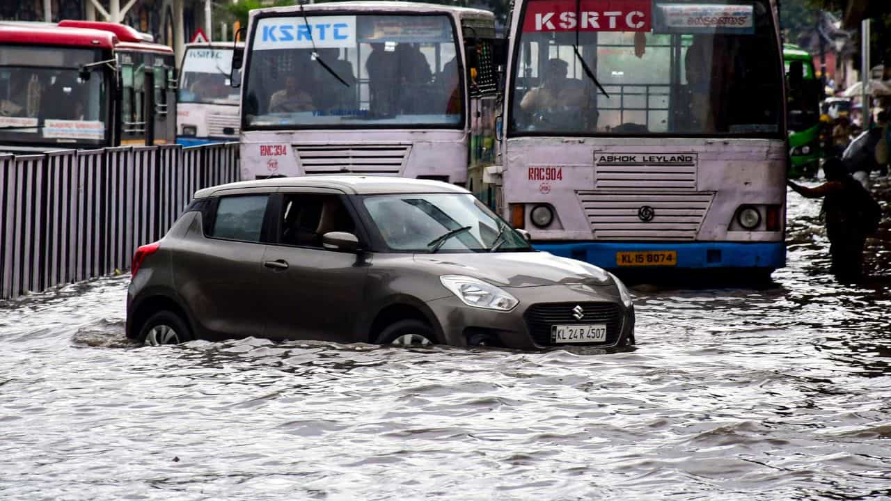Thiruvananthapuram heavy rain : തിരുവനന്തപുരം വെള്ളത്തിൽ, ഓറഞ്ച് അലർട്ട് പ്രഖ്യാപിച്ചു, വിവിധ ജില്ലകളിൽ ജാഗ്രതാ നിർദേശം