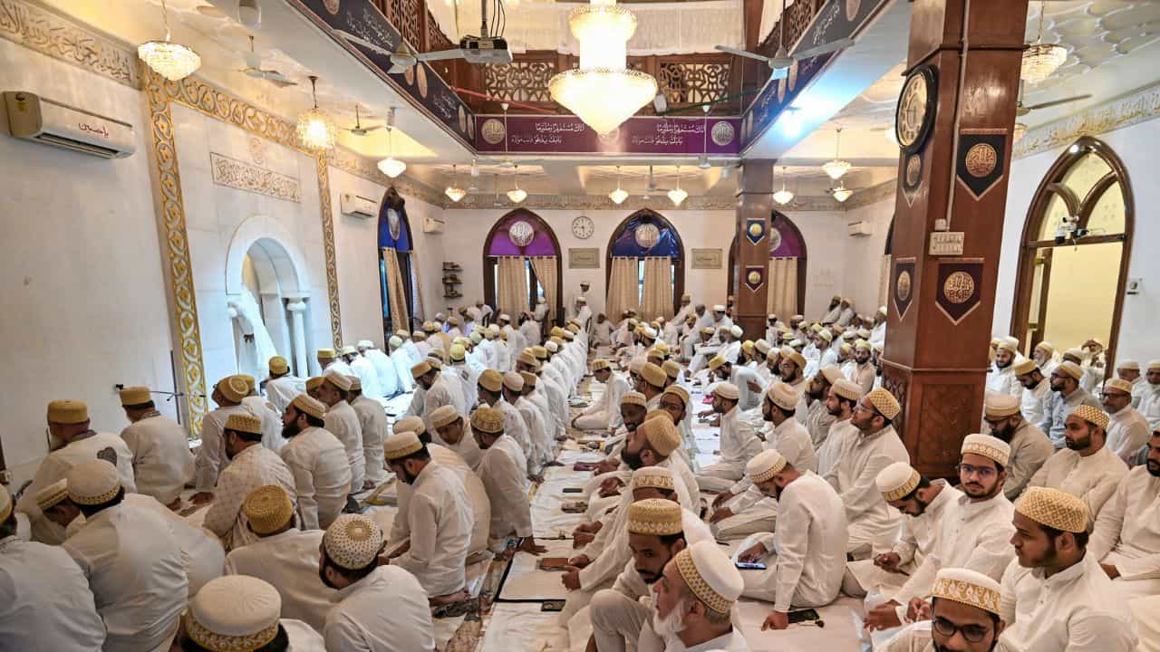 UAE Eid prayers: യു.എ.ഇയിൽ ബക്രീദ് നാളെ; രാജ്യത്തുടനീളമുള്ള പെരുന്നാൾ നമസ്കാര സമയവിവരങ്ങൾ പുറത്തുവിട്ടു UAE Eid prayers: യു.എ.ഇയിൽ ബക്രീദ് നാളെ; രാജ്യത്തുടനീളമുള്ള പെരുന്നാൾ നമസ്കാര സമയവിവരങ്ങൾ പുറത്തുവിട്ടു
