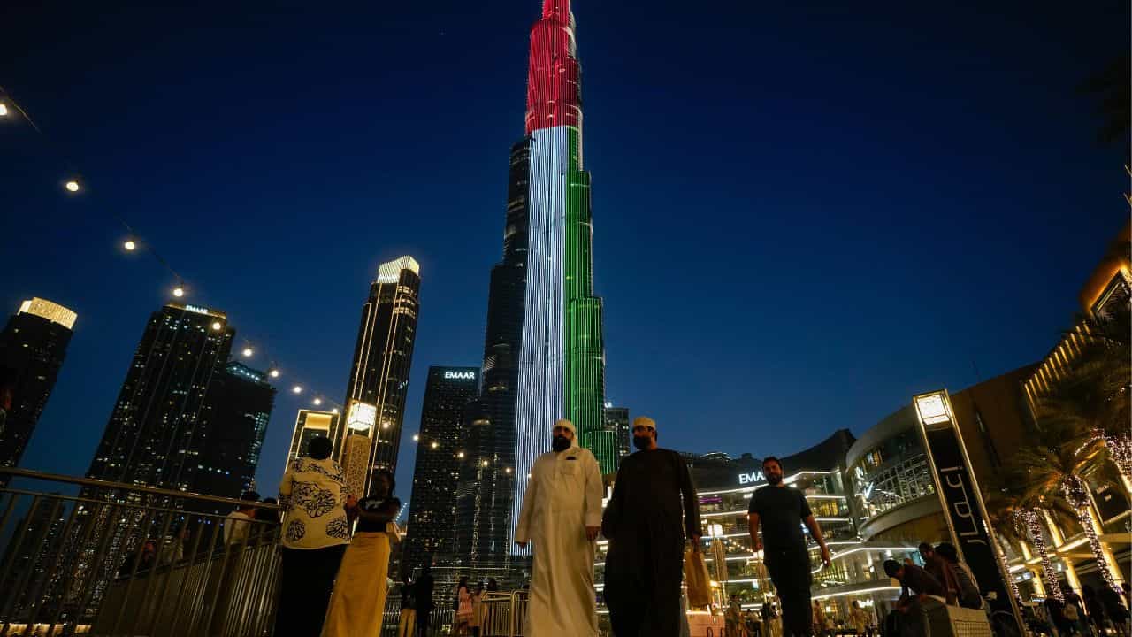 UAE Rule Change: യുഎഇയിൽ വൻ നിയമപരിഷ്കാരം: പ്രായപൂർത്തിയാകാനുള്ള പ്രായം കുറച്ചു, ജൂൺ 1 മുതൽ പുതിയ മാറ്റങ്ങൾ UAE Rule Change: യുഎഇയിൽ വൻ നിയമപരിഷ്കാരം: പ്രായപൂർത്തിയാകാനുള്ള പ്രായം കുറച്ചു, ജൂൺ 1 മുതൽ പുതിയ മാറ്റങ്ങൾ