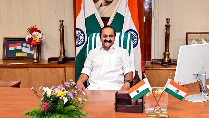 തര്‍ക്കം ഒഴിഞ്ഞില്ല, വകുപ്പുകളായില്ല; രണ്ടാം മന്ത്രിസഭായോഗം ഇന്ന്