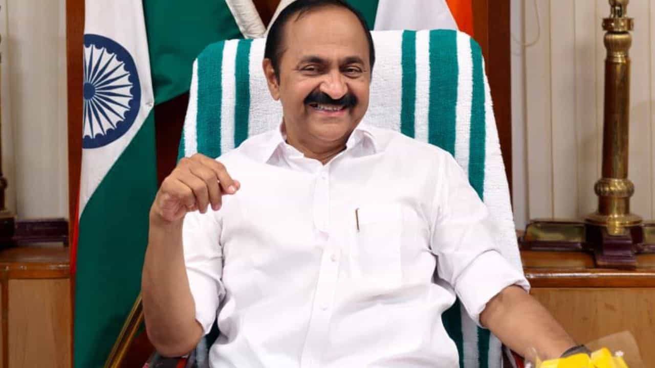 CM V D Satheesan: മുഖ്യമന്ത്രി വി ഡി സതീശന്റെ മോര്ഫ് ചെയ്ത ചിത്രം ഫേസ്ബുക്ക് പോസ്റ്റിട്ടു; KSRTC ഡ്രൈവര്ക്ക് സസ്പെന്ഷന് CM V D Satheesan: മുഖ്യമന്ത്രി വി ഡി സതീശന്റെ മോര്ഫ് ചെയ്ത ചിത്രം ഫേസ്ബുക്ക് പോസ്റ്റിട്ടു; KSRTC ഡ്രൈവര്ക്ക് സസ്പെന്ഷന്