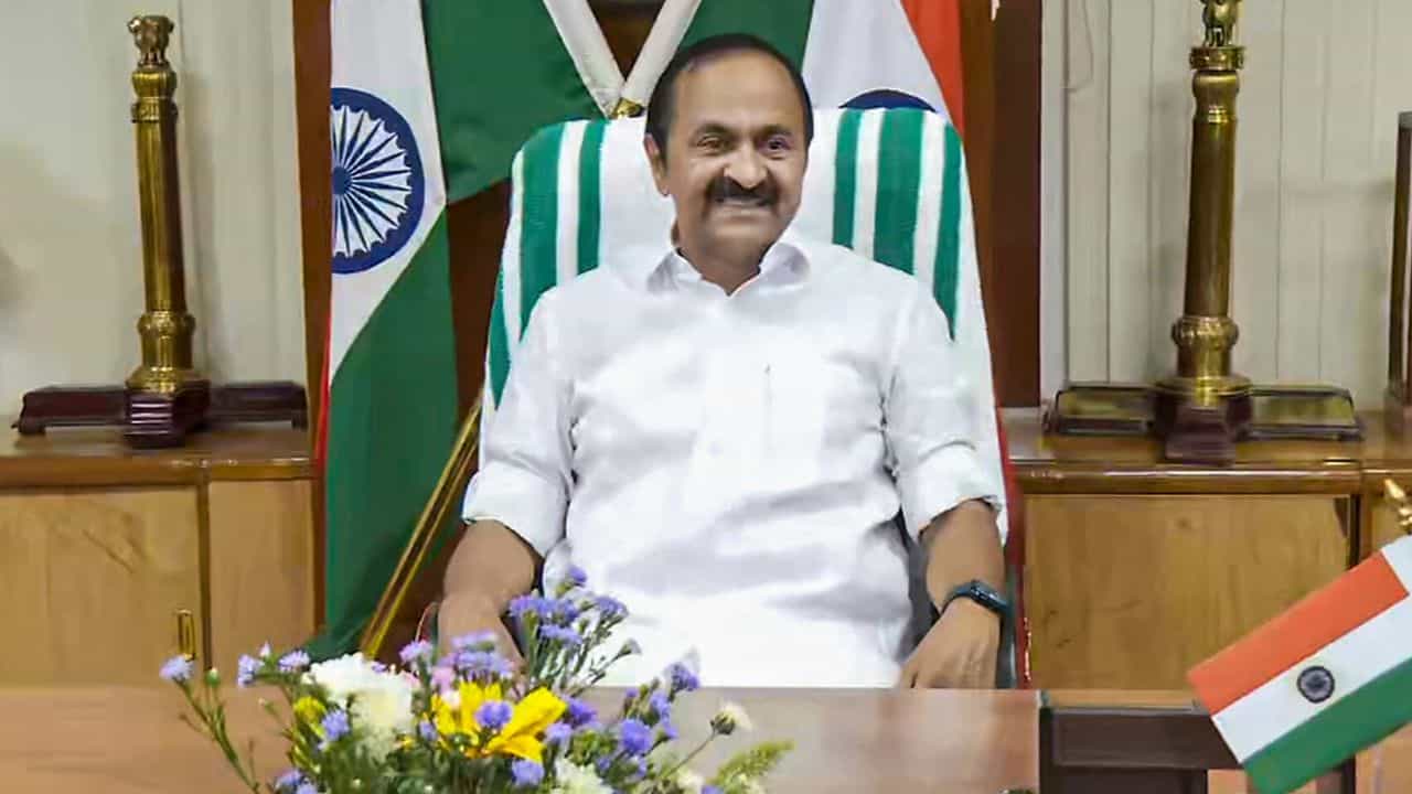 VD Satheesan: ജൂൺ 15 മുതൽ കെഎസ്ആർടിസി സൗജന്യയാത്ര, ആശമാരുടെ വേതനം കൂട്ടി; ഉറപ്പ് പാലിച്ച് വിഡി ഗവൺമെന്റ് VD Satheesan: ജൂൺ 15 മുതൽ കെഎസ്ആർടിസി സൗജന്യയാത്ര, ആശമാരുടെ വേതനം കൂട്ടി; ഉറപ്പ് പാലിച്ച് വിഡി ഗവൺമെന്റ്