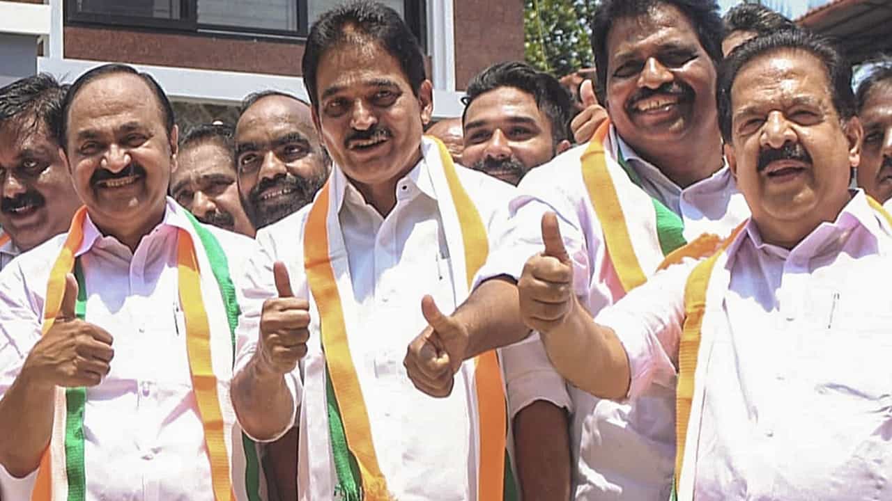 Kerala CM Race: കെപിസിസി മുന്‍ അധ്യക്ഷന്മാര്‍ കൂട്ടത്തോടെ ഡല്‍ഹിയിലേക്ക്; മുഖ്യമന്ത്രി തീരുമാനം നീളും