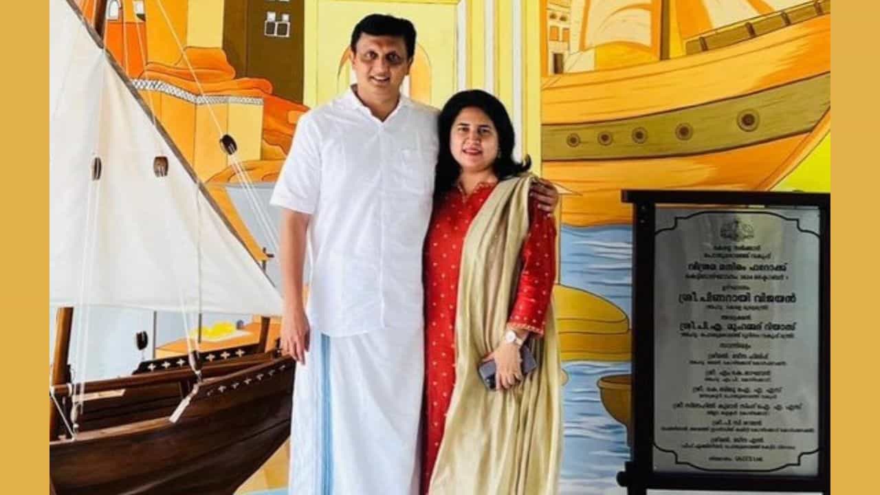 Veena Vijayan: വീണ വിജയന്റെ ബാങ്ക് അക്കൗണ്ടുകൾ മരവിപ്പിച്ചു Veena Vijayan: വീണ വിജയന്റെ ബാങ്ക് അക്കൗണ്ടുകൾ മരവിപ്പിച്ചു