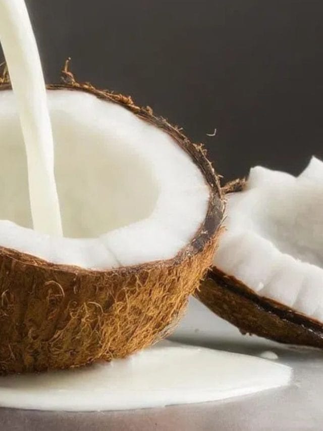തേങ്ങ വാങ്ങുമ്പോൾ പറ്റിക്കപ്പെടാതിരിക്കാൻ ഇവ ശ്രദ്ധിക്കൂ