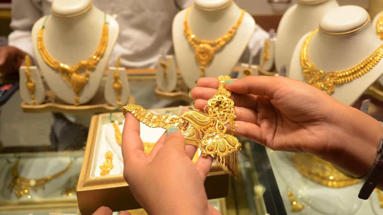 Kerala Gold Rate: സ്വർണം വാങ്ങാൻ പ്ലാനുണ്ടോ, ഇന്നത്തെ വില അറിഞ്ഞോളൂ... Kerala Gold Rate: സ്വർണം വാങ്ങാൻ പ്ലാനുണ്ടോ, ഇന്നത്തെ വില അറിഞ്ഞോളൂ...