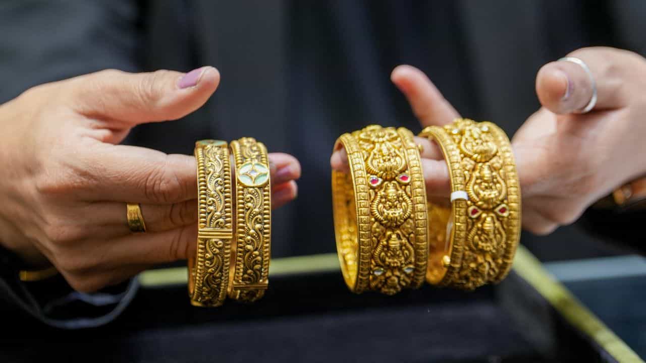 Kerala Gold Rate Today: സ്വർണവില താഴേക്ക്, ഇനിയും കാത്തിരിക്കണോ? ഇന്നത്തെ നിരക്ക് അറിഞ്ഞോളൂ... Kerala Gold Rate Today: സ്വർണവില താഴേക്ക്, ഇനിയും കാത്തിരിക്കണോ? ഇന്നത്തെ നിരക്ക് അറിഞ്ഞോളൂ...