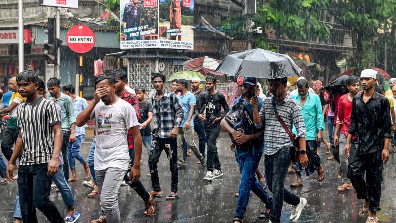Kerala Weather Forecast: ന്യൂനമർദ്ദവും കാലവർഷവും ഒന്നിച്ച്; വരും ദിവസങ്ങളിൽ അതിശക്തമായ മഴ, ഇമിന്നലും കാറ്റും