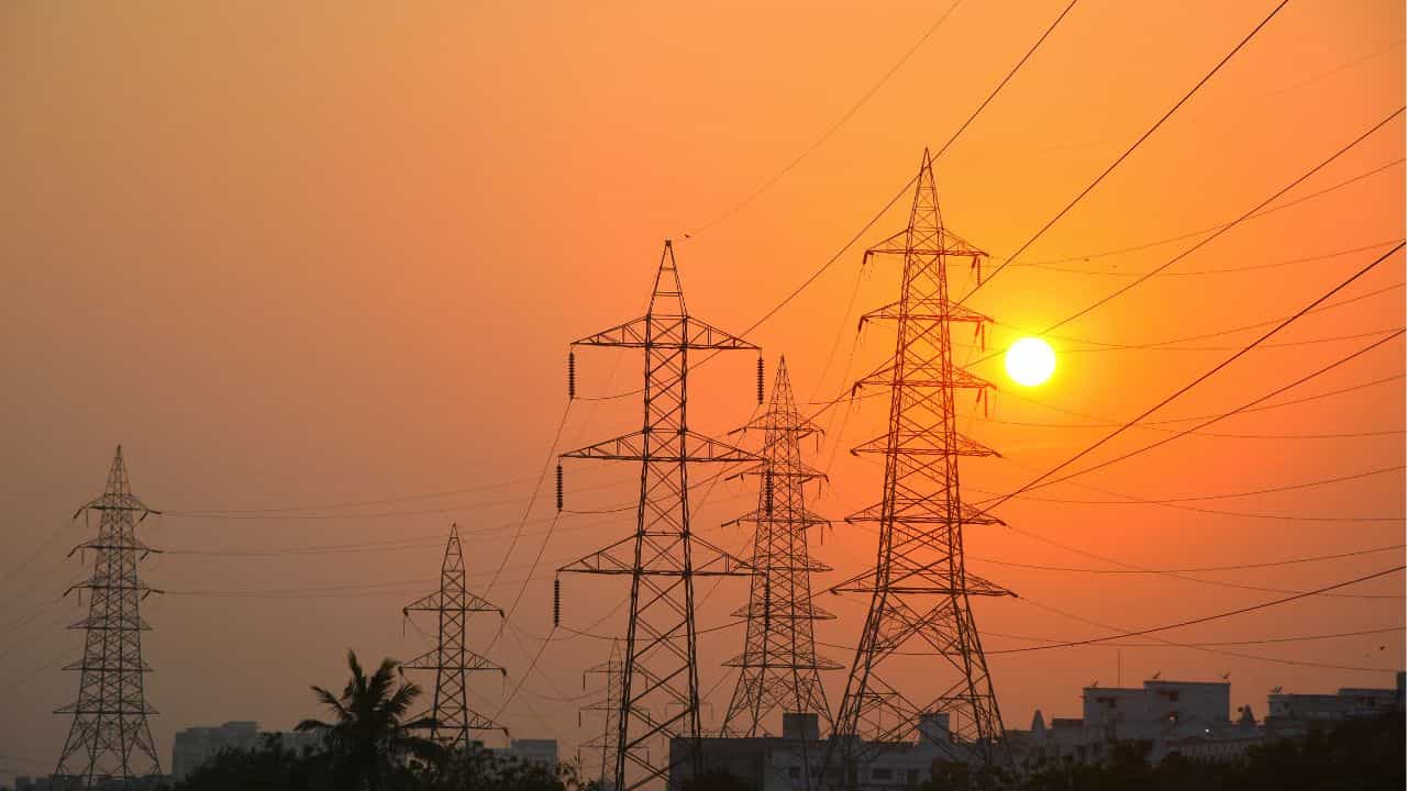 Power Outage: നാല് ജില്ലകളിൽ വൈദ്യുതി ഇല്ല, നിയന്ത്രണം ഏഴ് ദിവസത്തിൽ കൂടുമോ?