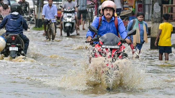 പെരുമഴ വരുന്നു, മധ്യകേരളത്തിൽ ഓറഞ്ച് അലർട്ട്