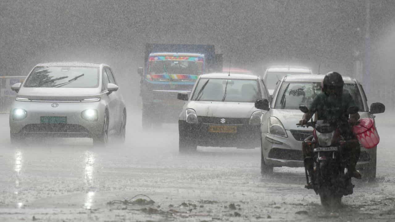 Kerala Weather Update: മഴ തകർക്കും കേട്ടോ, ശ്രദ്ധിക്കേണ്ടത് 4 ജില്ലക്കാർ, ഇന്നത്തെ കാലാവസ്ഥ
