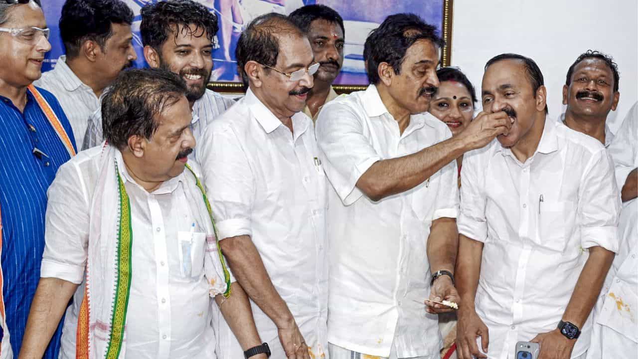 UDF Government: കേരളത്തിന്റെ മുഖ്യമന്ത്രി ആര്, ഞായറാഴ്ച വരെ കാത്തിരിക്കേണ്ടി വരും? നിരീക്ഷകർ കേരളത്തിൽ