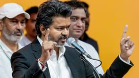 വിജയ്ക്ക് കിട്ടുന്ന ശമ്പളം 2.85 ലക്ഷം രൂപ!