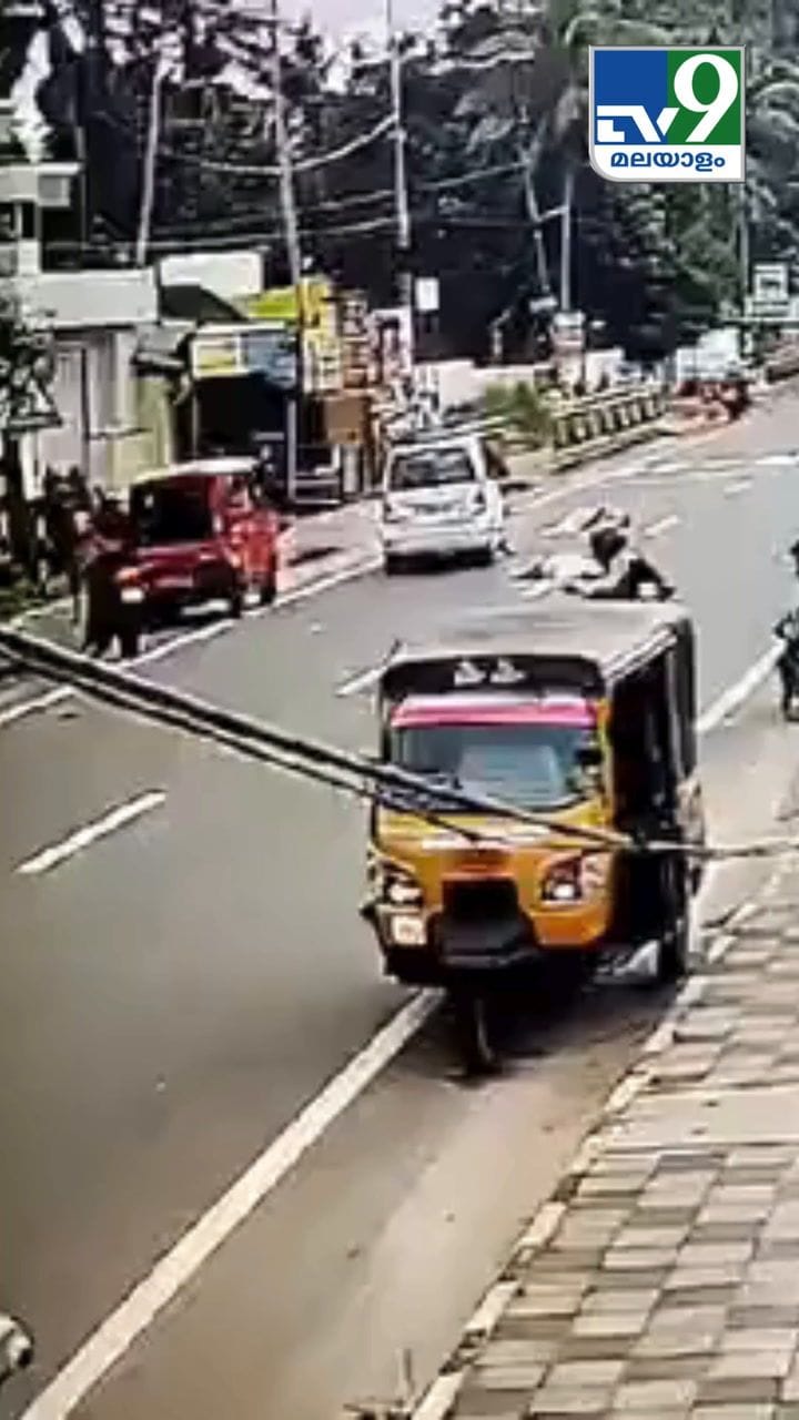 AC റോഡിൽ സ്കൂട്ടർ മറിഞ്ഞ് അപകടം, രണ്ട് പേർക്ക് ദാരുണാന്ത്യം