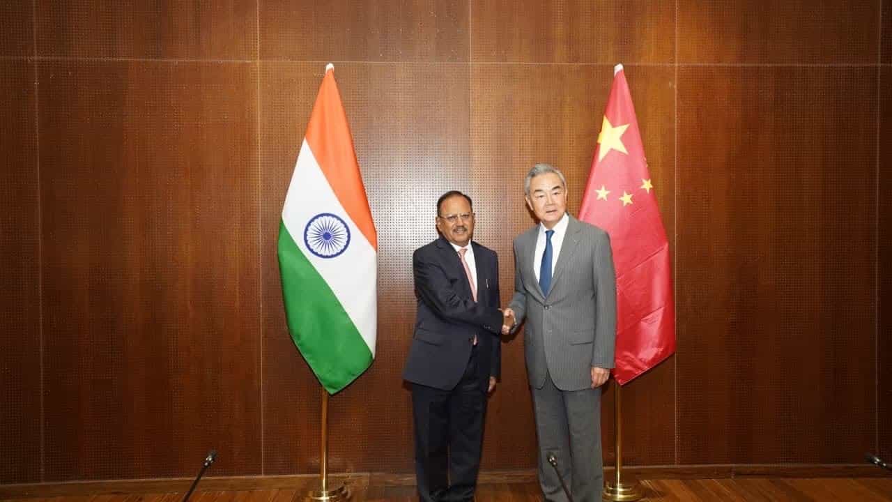 India-China Relations: ഡല്‍ഹിയില്‍ നിര്‍ണായക നീക്കങ്ങള്‍; ചൈനീസ് വിദേശകാര്യമന്ത്രിയുമായി കൂടിക്കാഴ്ച നടത്തി അജിത് ഡോവല്‍