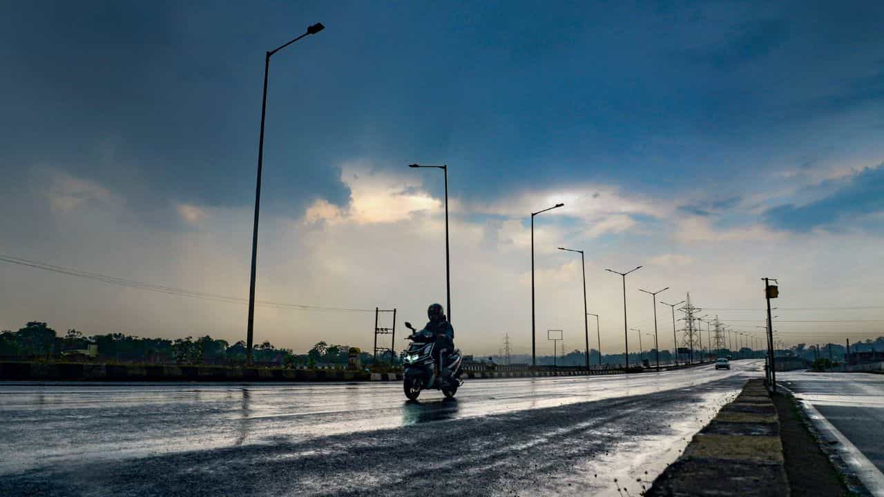 Angamaly-Aroor Highway: അങ്കമാലി-അരൂര് ദേശീയപാതയില് ഇനി നോണ് സ്റ്റോപ്പ് യാത്ര; നിര്മാണം ഉടന് ആരംഭിക്കും Angamaly-Aroor Highway: അങ്കമാലി-അരൂര് ദേശീയപാതയില് ഇനി നോണ് സ്റ്റോപ്പ് യാത്ര; നിര്മാണം ഉടന് ആരംഭിക്കും