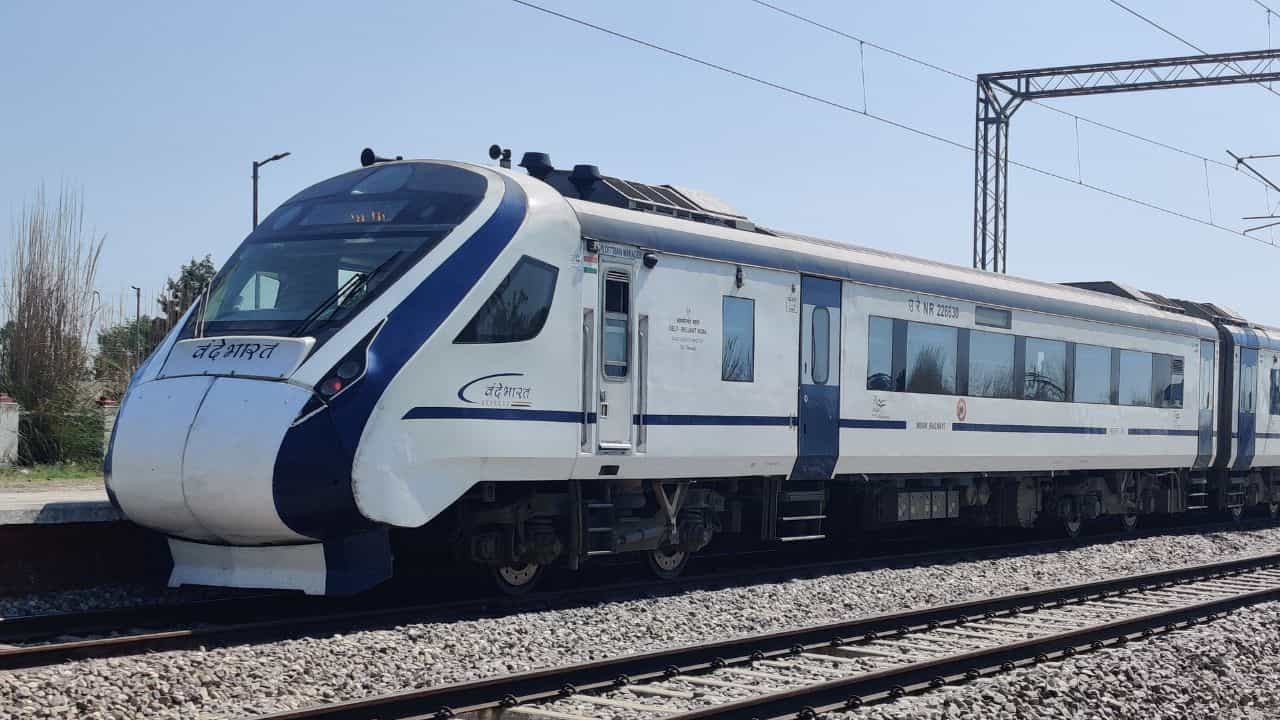 Bengaluru Vande Bharat: ബെംഗളൂരു-മംഗലാപുരം-ചെന്നൈ യാത്രകള് വേണ്ട; ട്രെയിനുകള് റദ്ദാക്കി, ചിലത് വൈകും Bengaluru Vande Bharat: ബെംഗളൂരു-മംഗലാപുരം-ചെന്നൈ യാത്രകള് വേണ്ട; ട്രെയിനുകള് റദ്ദാക്കി, ചിലത് വൈകും