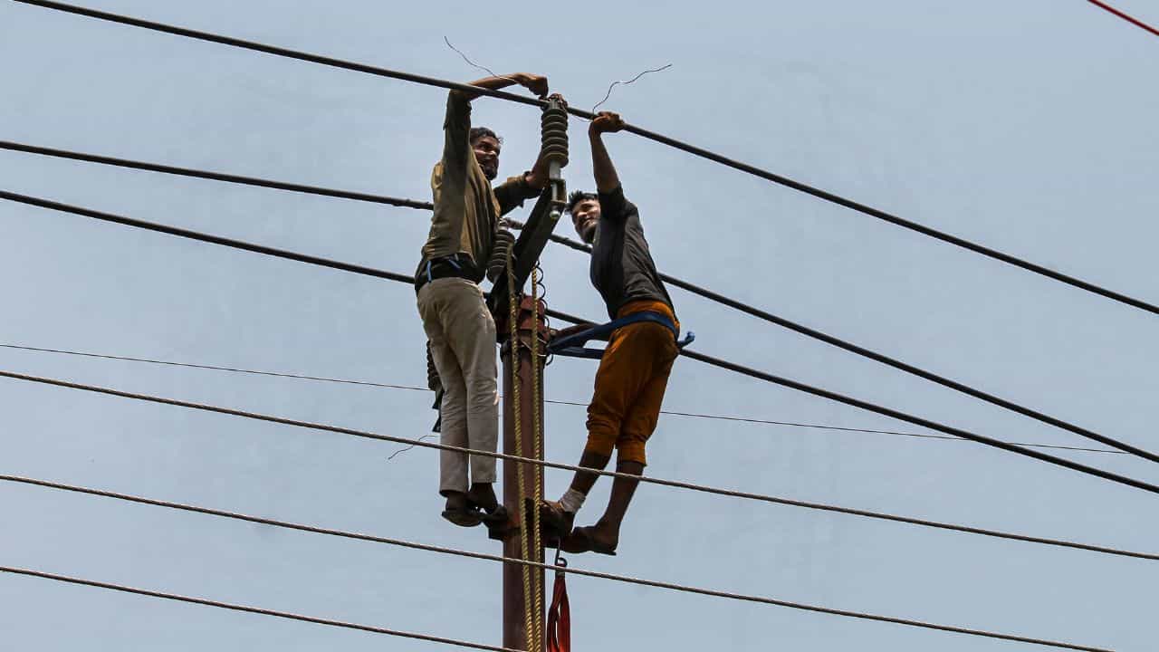 Bengaluru Power Cut: ബെംഗളൂരു നഗരം രണ്ട് ദിവസം ഇരുട്ടിലാകും; പവര് കട്ട് പ്രഖ്യാപിച്ച് ബെസ്കോം Bengaluru Power Cut: ബെംഗളൂരു നഗരം രണ്ട് ദിവസം ഇരുട്ടിലാകും; പവര് കട്ട് പ്രഖ്യാപിച്ച് ബെസ്കോം