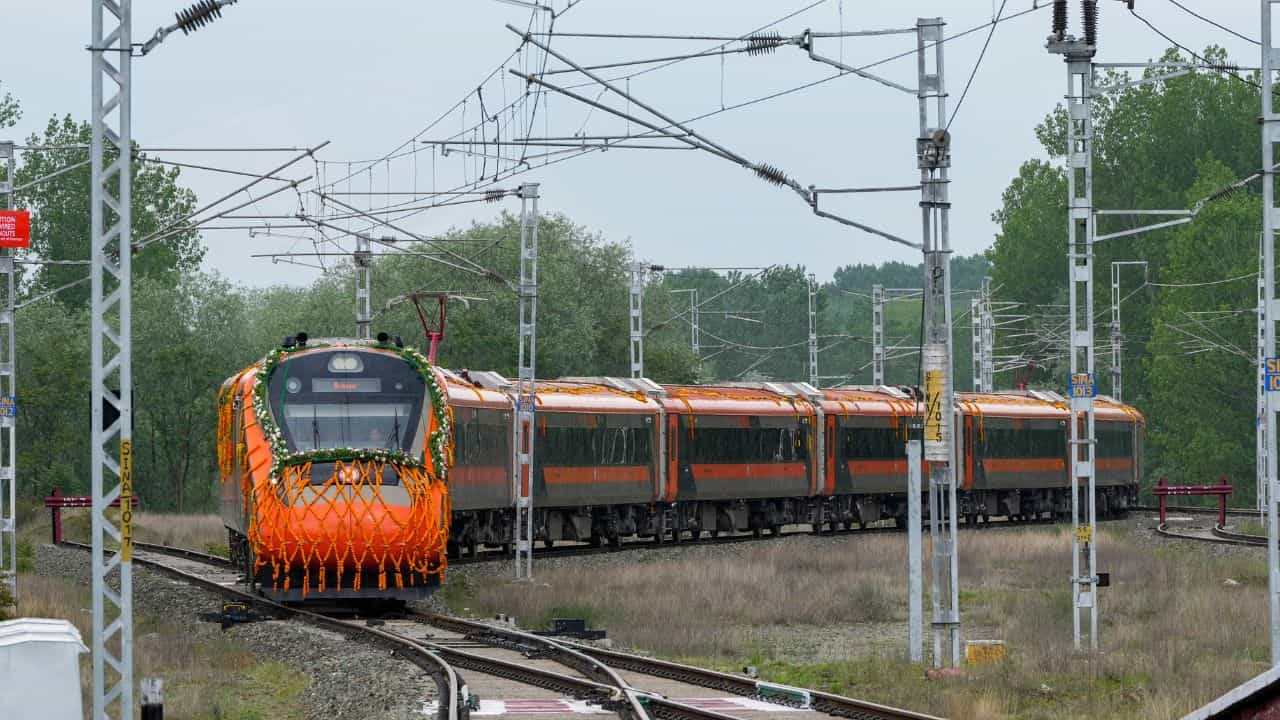 Bengaluru Vande Bharat: ബെംഗളൂരു-മുംബൈ റൂട്ടില്‍ 10 വന്ദേ ഭാരത് സ്ലീപ്പറുകള്‍? ട്രെയിന്‍ റൂട്ടും സമയവും അറിയൂ