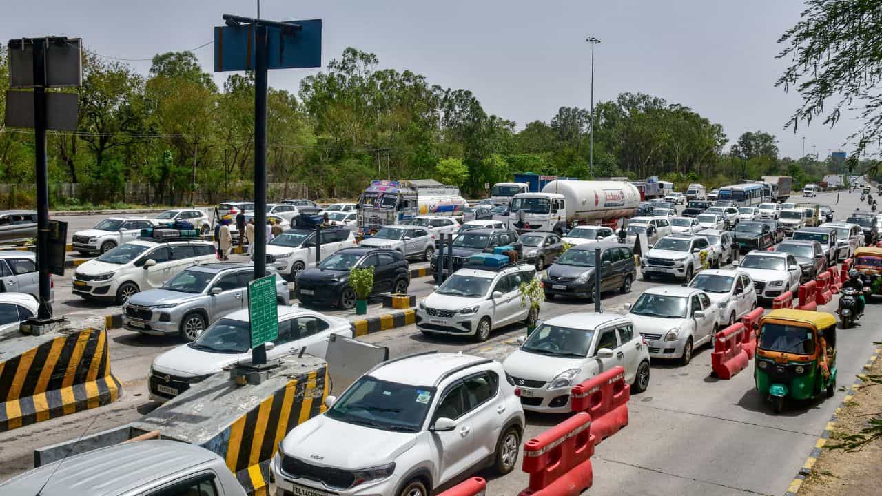 Bengaluru highway Update: ബെംഗളൂരു നിവാസികൾക്ക് വമ്പൻ ആശ്വാസം... ഇനി ടോളുമില്ല കുരുക്കുമില്ല; ഒന്നര മണിക്കൂർ യാത്ര വെറും 15 മിനിറ്റാകും Bengaluru highway Update: ബെംഗളൂരു നിവാസികൾക്ക് വമ്പൻ ആശ്വാസം... ഇനി ടോളുമില്ല കുരുക്കുമില്ല; ഒന്നര മണിക്കൂർ യാത്ര വെറും 15 മിനിറ്റാകും