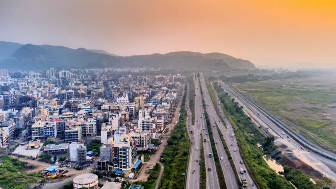 Bengaluru Bidadi Township: ബെംഗളൂരുവിലെ ട്രാഫിക് ബ്ലോക്കിനോട് വിടപറയാം; ബിഡദി ടൗണ്ഷിപ്പ് വരുന്നതോടെ കഥയാകെ മാറും Bengaluru Bidadi Township: ബെംഗളൂരുവിലെ ട്രാഫിക് ബ്ലോക്കിനോട് വിടപറയാം; ബിഡദി ടൗണ്ഷിപ്പ് വരുന്നതോടെ കഥയാകെ മാറും