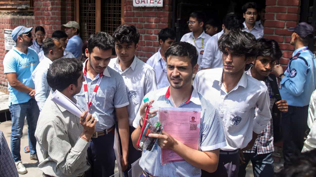 CBSE Plus Two Re-Evaluation 2026: സിബിഎസ്ഇ വിദ്യാർത്ഥികൾക്ക് ആശ്വാസം; പുനർമൂല്യനിർണ്ണയത്തിന് അപേക്ഷിക്കാനുള്ള തീയതി നീട്ടി