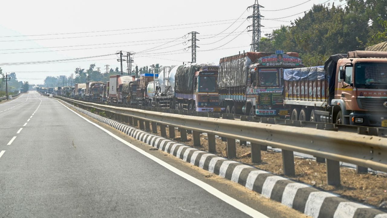 എന്നാല്‍ അടുത്ത തവണ മുതല്‍ നിങ്ങള്‍ക്ക് തിരഞ്ഞെടുക്കാവുന്ന ഒരു റോഡ് പരിചയപ്പെടാം. വലിയ ഗതാഗത പ്രശ്‌നങ്ങളില്ലാതെ സുഗമമായി യാത്ര ചെയ്യാന്‍ ഈ പാത നിങ്ങളെ സഹായിച്ചേക്കും. ചെന്നൈയില്‍ നിന്ന് യാത്ര ആരംഭിക്കുമ്പോള്‍, പള്ളിക്കൊണ്ടയിലേക്കുള്ള എന്‍എച്ച് 48 തിരഞ്ഞെടുക്കാം. എന്നാല്‍ ഇവിടെ വാരാന്ത്യങ്ങളില്‍ ഗതാഗതക്കുരുക്ക് ഉണ്ടാകുന്നത് പതിവാണെന്ന കാര്യം പ്രത്യേകം ശ്രദ്ധിക്കുക. 

