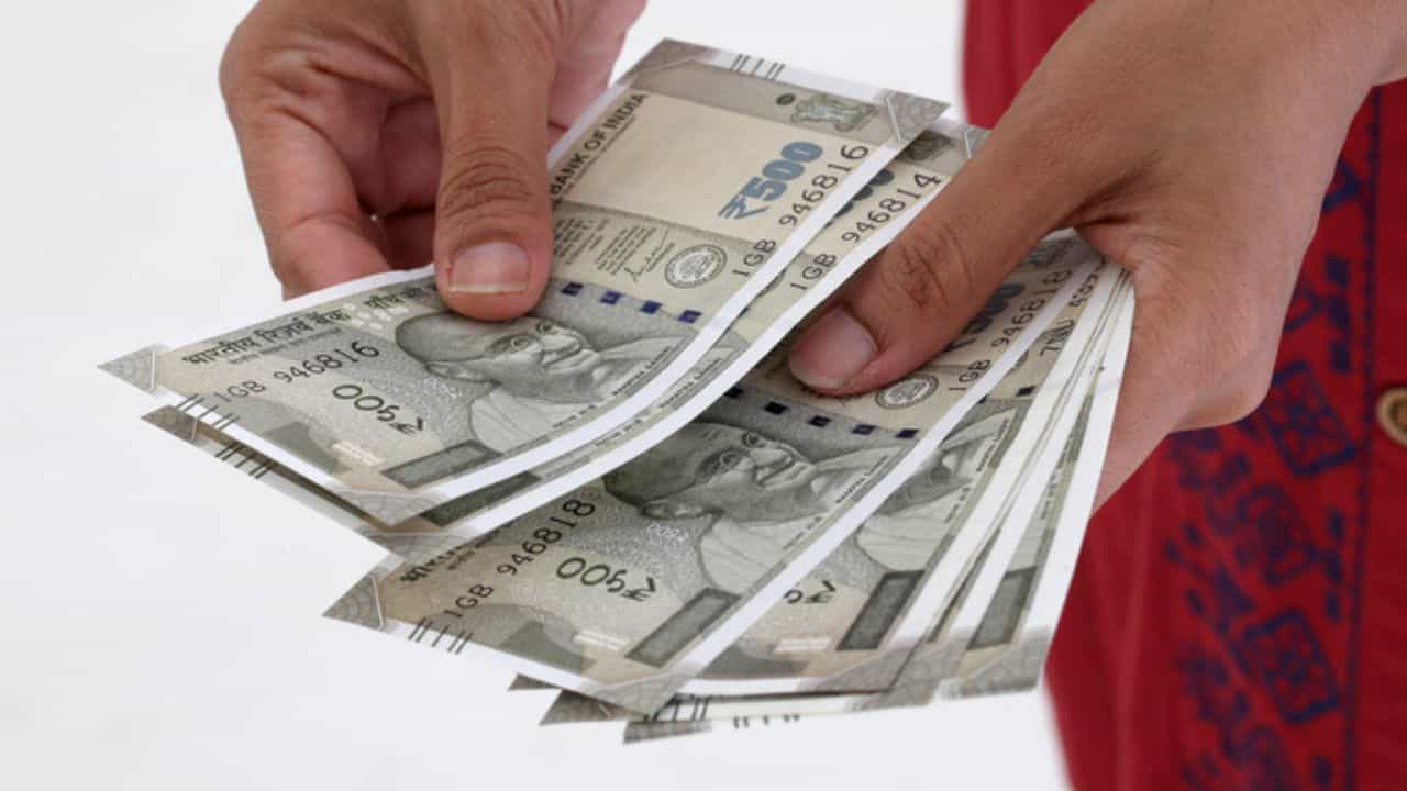 DA Arrears: സർക്കാർ ജീവനക്കാർക്ക് 2 ഗഡു ഡിഎ ഉടൻ; 40,000 കോടിയുടെ നഷ്ടത്തിന് പരിഹാരം! DA Arrears: സർക്കാർ ജീവനക്കാർക്ക് 2 ഗഡു ഡിഎ ഉടൻ; 40,000 കോടിയുടെ നഷ്ടത്തിന് പരിഹാരം!