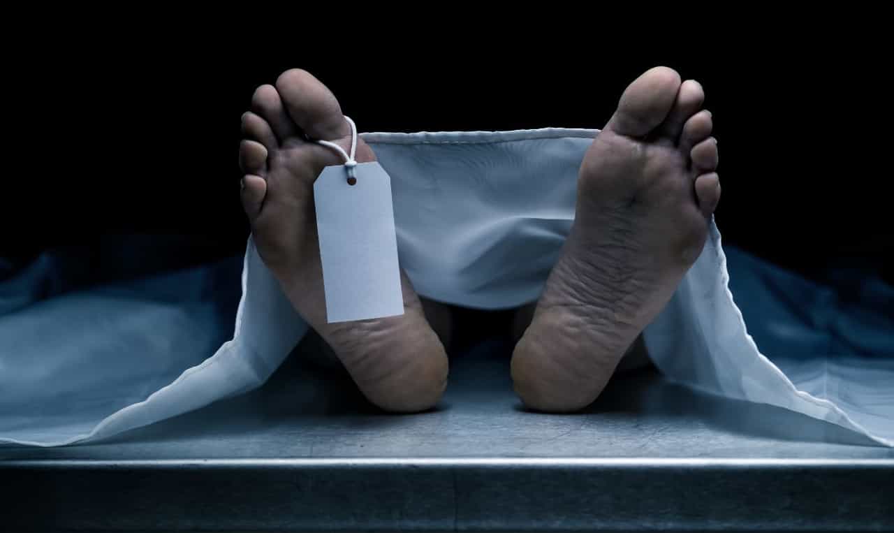 ഒരു കല്ലറയില് രണ്ട് മൃതദേഹം? കണ്ണൂര് വാണിയപ്പാറ പള്ളിയില് ദുരൂഹത, അന്വേഷണം ഒരു കല്ലറയില് രണ്ട് മൃതദേഹം? കണ്ണൂര് വാണിയപ്പാറ പള്ളിയില് ദുരൂഹത, അന്വേഷണം