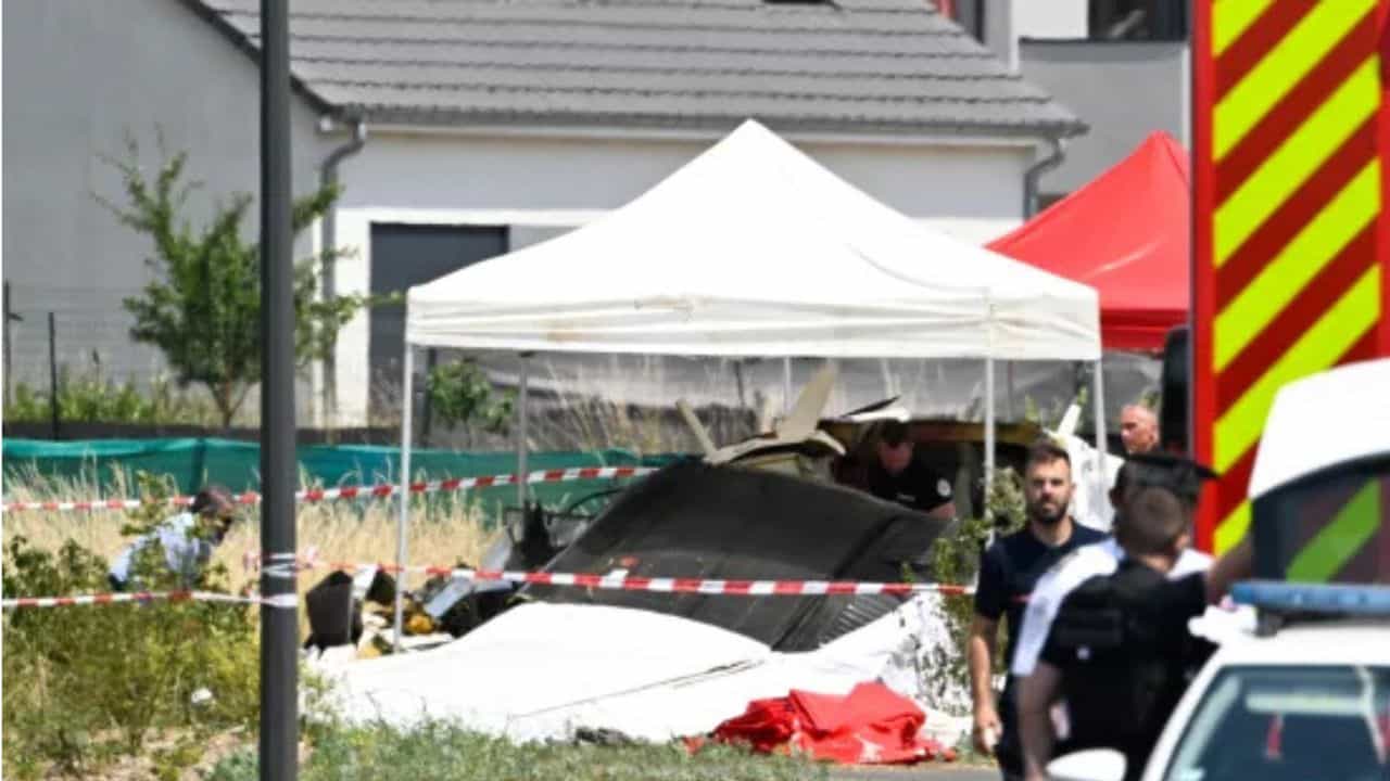 France Plane Crash: ഫ്രാൻസിൽ സ്കൈഡൈവിംഗിന് പോയ സംഘത്തിൻ്റെ വിമാനം തകർന്നു വീണു; 11 മരണം