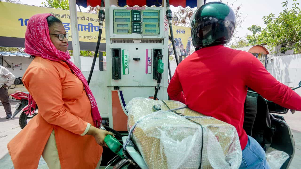 Petrol-Diesel Price: നിയന്ത്രണങ്ങളില്ലാതെ പെട്രോള്‍-ഡീസല്‍ വില്‍പന; ജൂലൈ ഒന്ന് മുതല്‍ പ്രാബല്യത്തില്‍
