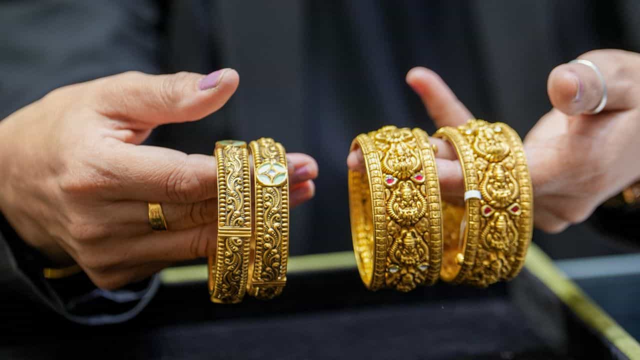 Kerala Gold Rate: വൻ ഇടിവ്! ഈ മാസത്തെ ഏറ്റവും കുറഞ്ഞ നിരക്കിൽ സ്വർണവില; വേ​ഗം വാങ്ങിച്ചോ