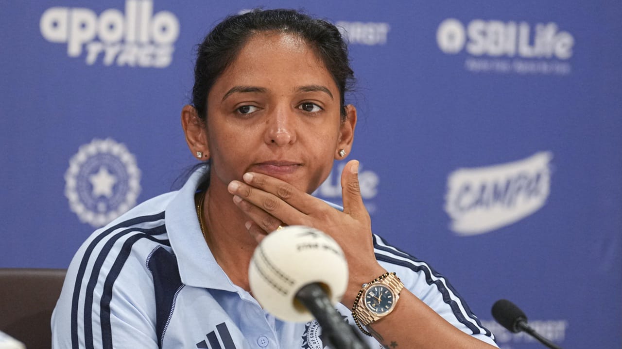 ഞായറാഴ്ച ബർമിംഗ്ഹാമിലെ എഡ്ജ്ബാസ്റ്റണിൽ വെച്ചാണ് ഇന്ത്യ പാകിസ്ഥാനെ നേരിടുന്നത്. പാകിസ്ഥാനെ നേരിടാൻ ഹർമൻപ്രീത് കൗറും സംഘവും പൂർണ്ണ സജ്ജരായിക്കഴിഞ്ഞു. ഭയമില്ലാത്ത, പോസിറ്റീവായ സമീപനത്തോടെയായിരിക്കും ടീം കളത്തിലിറങ്ങുകയെന്ന് ഹര്മന്പ്രീത് പറഞ്ഞു. സമ്മിശ്രമായിരുന്നു സന്നാഹ മത്സരത്തിലെ ഫലങ്ങള്.