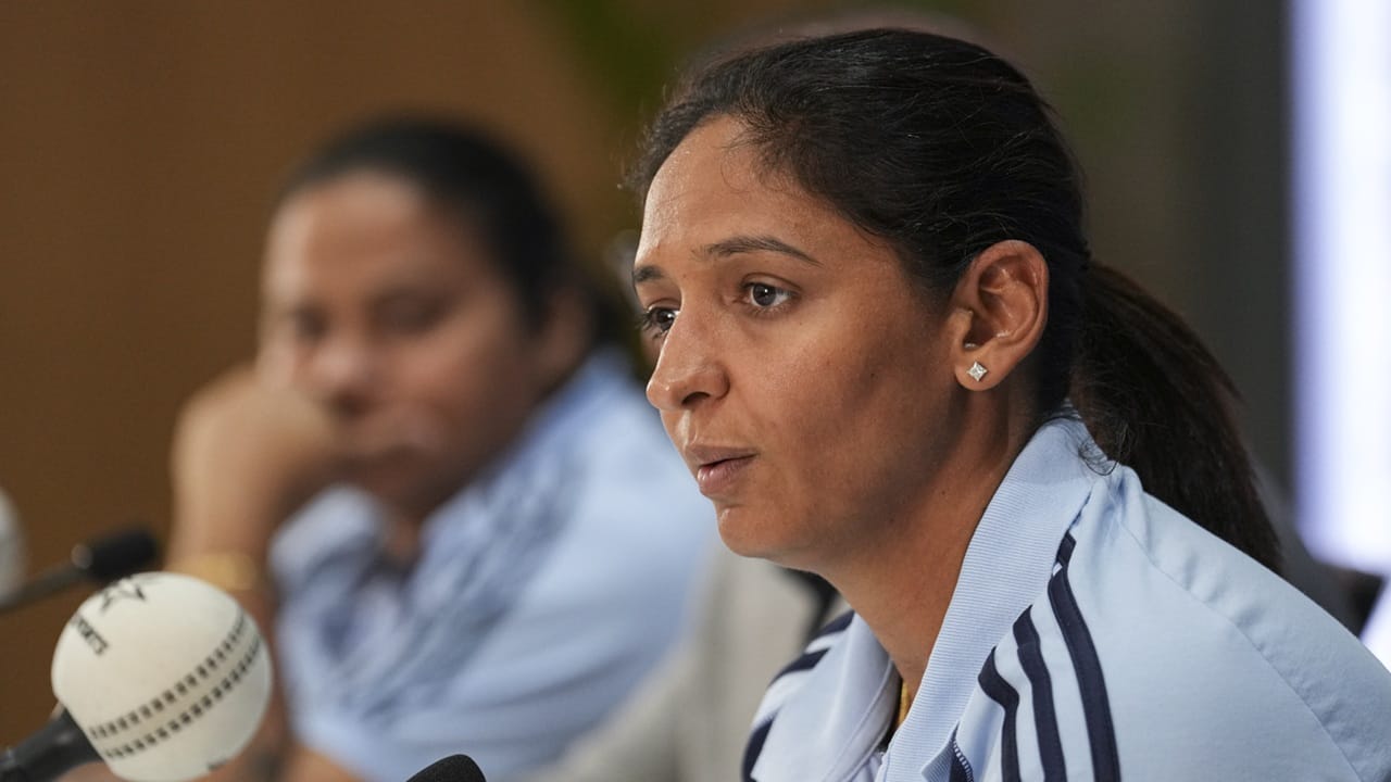 എങ്കിലും ടീമിന് വലിയ ആത്മവിശ്വാസം വീണ്ടെടുക്കാൻ സാധിച്ചുവെന്നാണ് ഹർമൻപ്രീതിന്റെ വിശ്വാസം. രണ്ട് പരിശീലന മത്സരങ്ങൾ വലിയ ആത്മവിശ്വാസമാണ് നൽകിയത്. ഇംഗ്ലണ്ടിനെതിരായ മത്സരത്തിൽ നമ്മൾ പരാജയപ്പെട്ടു. എന്നാല് റിച്ചാ ഘോഷിന്റെ തകർപ്പൻ ബാറ്റിംഗ് വലിയൊരു പോസിറ്റീവ് വശമാണെന്ന് ഇന്ത്യന് ക്യാപ്റ്റന് പറഞ്ഞു.