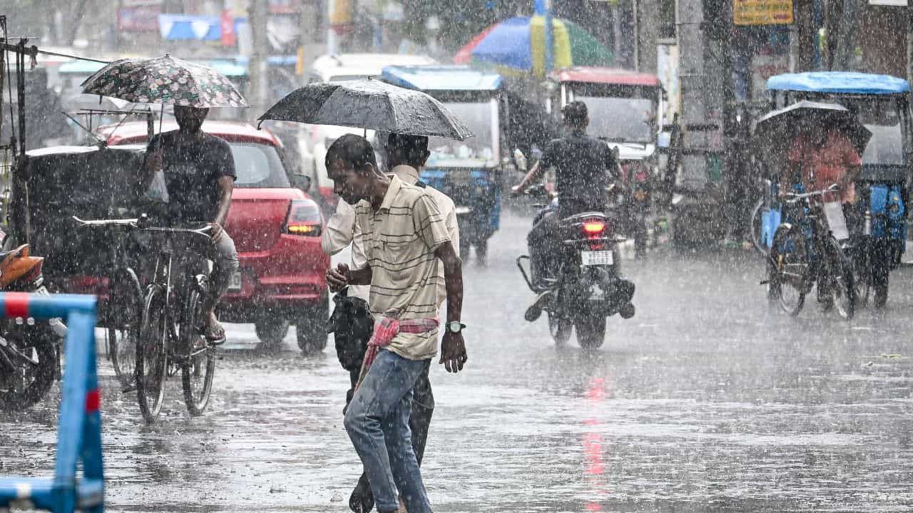 Kerala Weather Update: ഇന്ന് വൈകിട്ട് മഴ പെയ്യുമോ? മുന്നിറിയിപ്പുള്ളത് ഈ ദിവസങ്ങളിൽ; കാലാവസ്ഥ Kerala Weather Update: ഇന്ന് വൈകിട്ട് മഴ പെയ്യുമോ? മുന്നിറിയിപ്പുള്ളത് ഈ ദിവസങ്ങളിൽ; കാലാവസ്ഥ