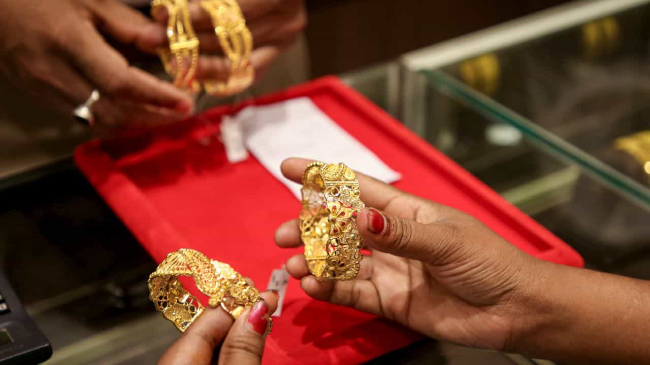 Kerala Gold Rate: ഇന്നും ജ്വല്ലറിയില് പോകാം; ജൂണ് 22ലെ സ്വര്ണവില Kerala Gold Rate: ഇന്നും ജ്വല്ലറിയില് പോകാം; ജൂണ് 22ലെ സ്വര്ണവില