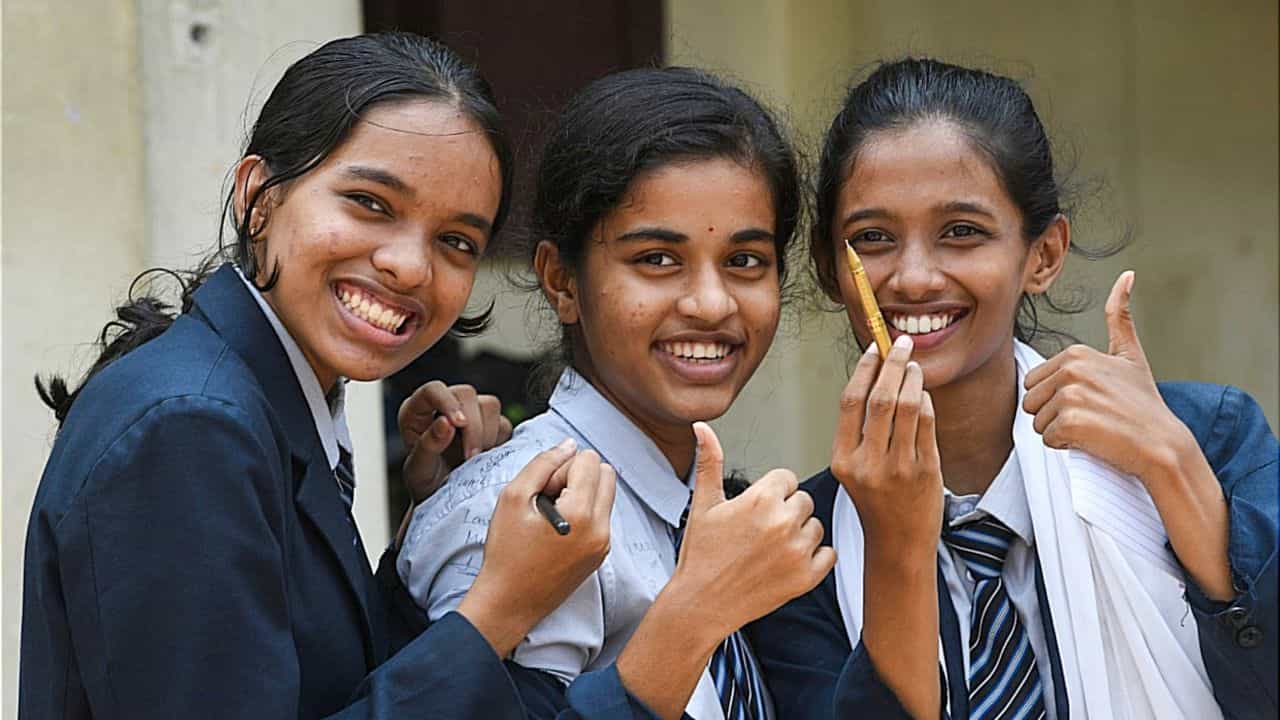 Kerala Plus One Admission 2026: പ്ലസ് വൺ പ്രവേശനം: ആദ്യ അലോട്ട്മെൻ്റ് ലിസ്റ്റിലുള്ളവർക്ക് ഇന്ന് കൂടി ചേരാം, സമയം ഇതുവരെ Kerala Plus One Admission 2026: പ്ലസ് വൺ പ്രവേശനം: ആദ്യ അലോട്ട്മെൻ്റ് ലിസ്റ്റിലുള്ളവർക്ക് ഇന്ന് കൂടി ചേരാം, സമയം ഇതുവരെ