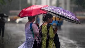 മഴ കനക്കുന്നു; നാളെ രണ്ട് ജില്ലകളിലെ വിദ്യാഭ്യാസ സ്ഥാപനങ്ങൾക്ക്
