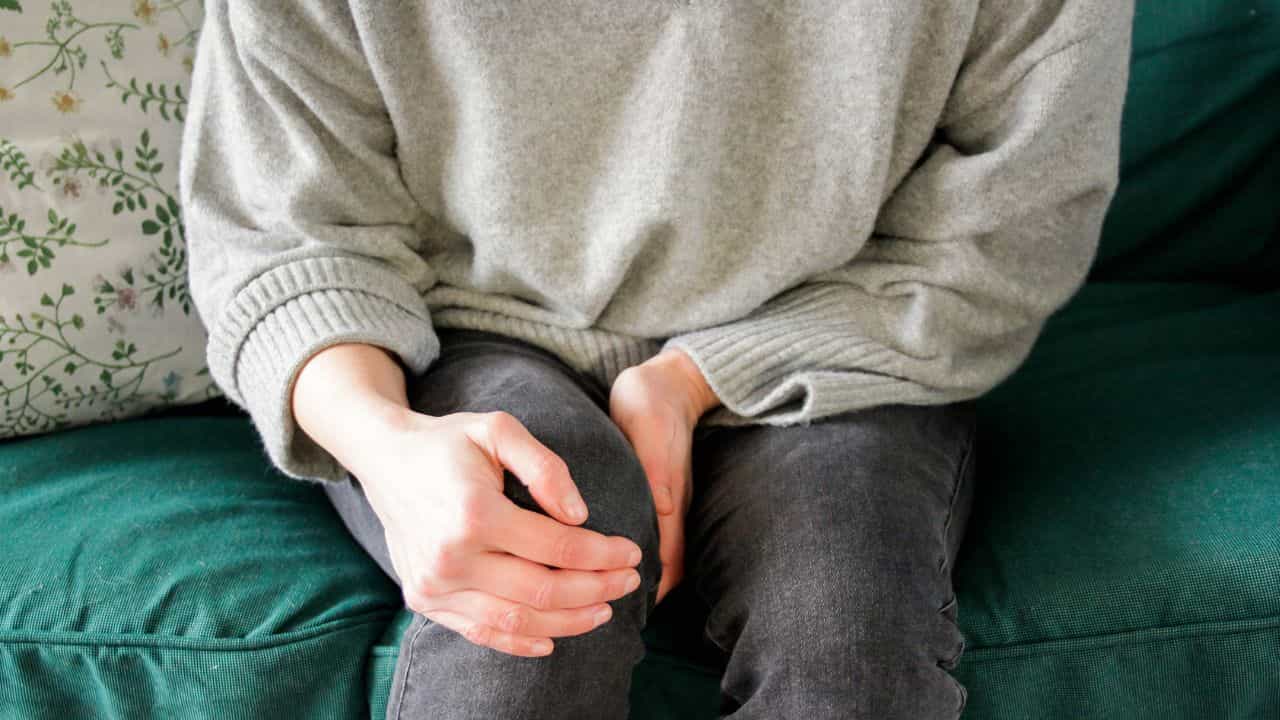 Knee Pain: പ്രായം 25, പക്ഷെ മുട്ടിന് 60-ൻ്റെ വേദന! ഇരുന്ന് ജോലി ചെയ്യുന്നവർ ശ്രദ്ധിക്കുക; സർജൻ പറയുന്നു
